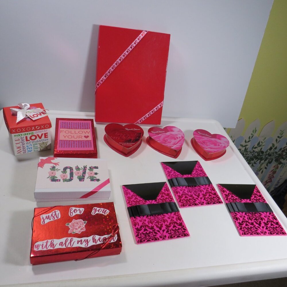 Large collection of valentine gift (11) boxes